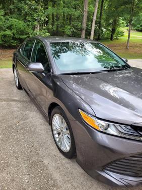 Photo 4 of 11 of 2019 Toyota Camry XLE
