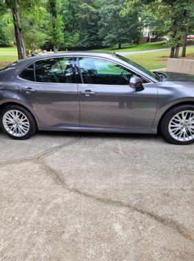 Photo 5 of 11 of 2019 Toyota Camry XLE