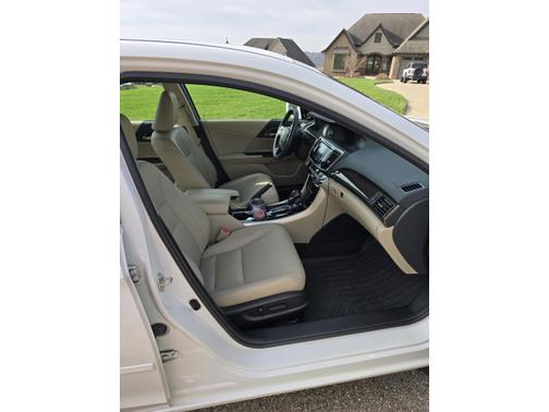 White 2016 Honda Accord EX-L