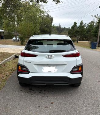 White 2021 Hyundai KONA SE