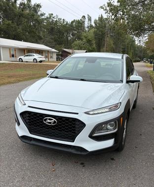 White 2021 Hyundai KONA SE