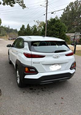 White 2021 Hyundai KONA SE