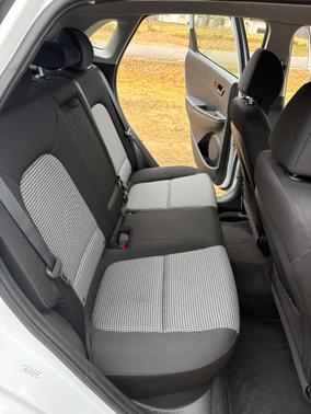 White 2021 Hyundai KONA SE