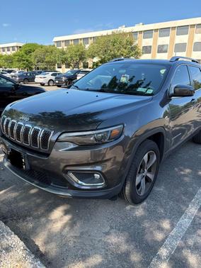 Gray 2019 Jeep Cherokee Limited