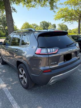 Gray 2019 Jeep Cherokee Limited