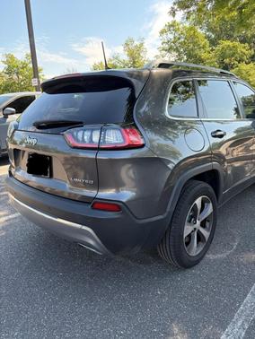 Gray 2019 Jeep Cherokee Limited