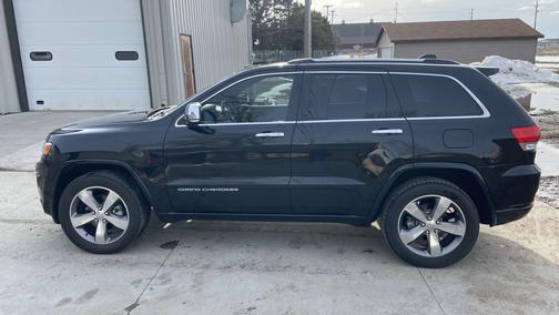 Photo 3 of 16 of 2014 Jeep Grand Cherokee Overland