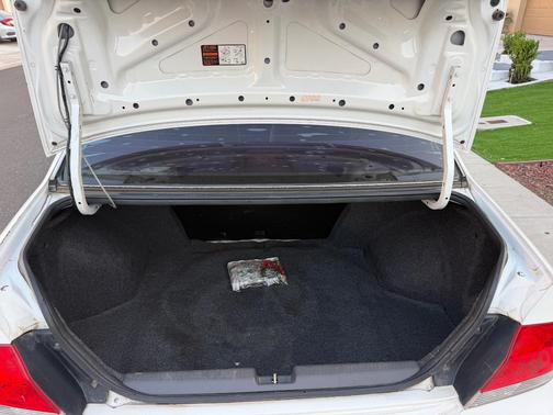 White 2005 Mitsubishi Lancer ES