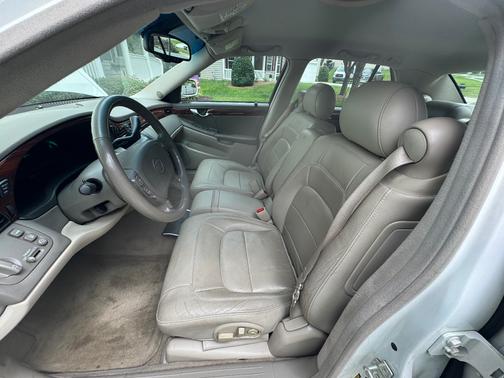 2005 Cadillac DeVille Base