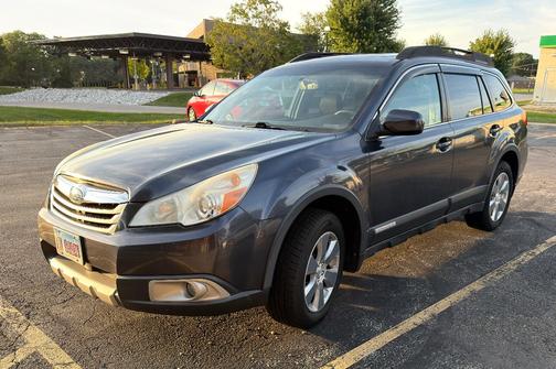 Gray 2011 Subaru Outback 2.5 i Premium