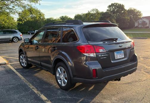 Gray 2011 Subaru Outback 2.5 i Premium