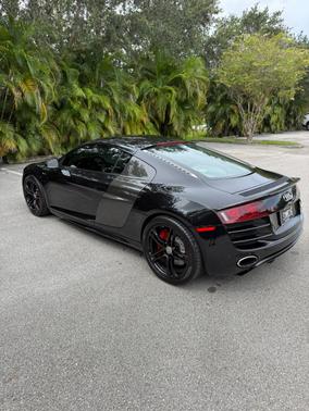 Black 2011 Audi R8 5.2 quattro