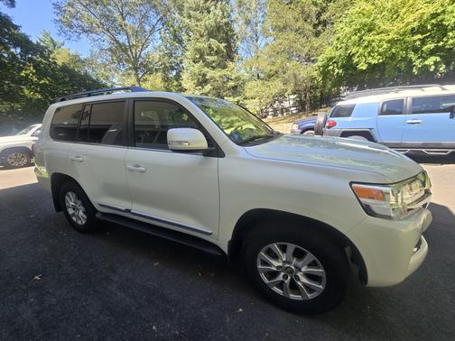2019 Toyota Land Cruiser Base