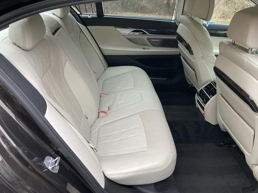 2017 BMW 740 i xDrive