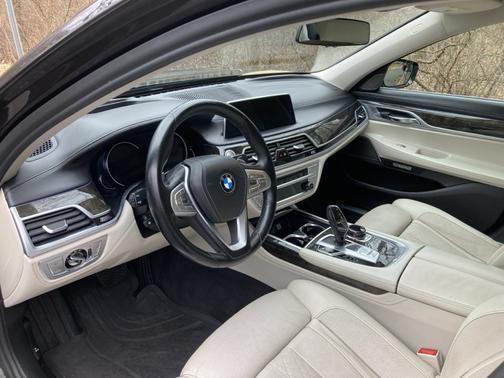 2017 BMW 740 i xDrive