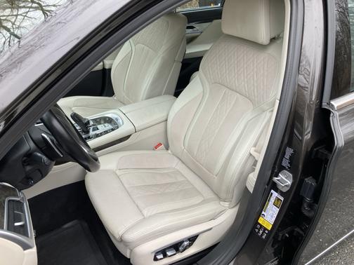 2017 BMW 740 i xDrive