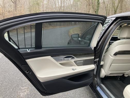 2017 BMW 740 i xDrive