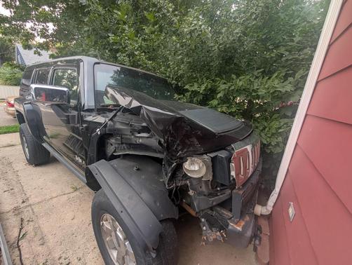 Black 2006 Hummer H3 Base