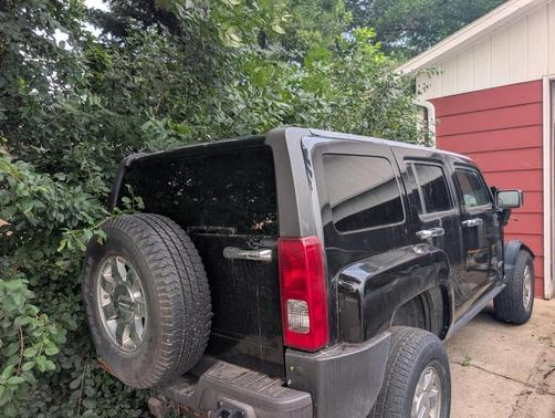 Black 2006 Hummer H3 Base