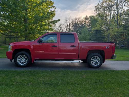 Red 2011 Chevrolet Silverado 1500 LT