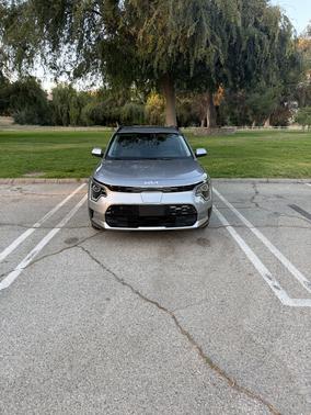 Silver 2024 Kia Niro EV Wind