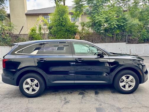 2022 Kia Sorento LX
