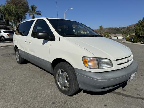 1998 Toyota Sienna LE