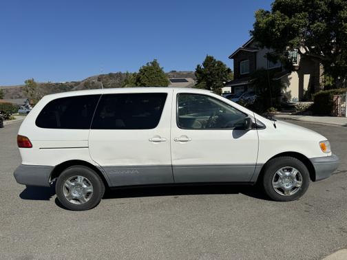 1998 Toyota Sienna LE