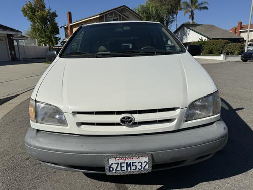 1998 Toyota Sienna LE