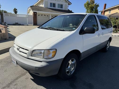 1998 Toyota Sienna LE