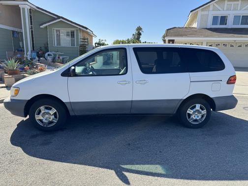 1998 Toyota Sienna LE