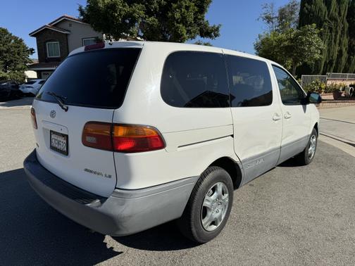1998 Toyota Sienna LE