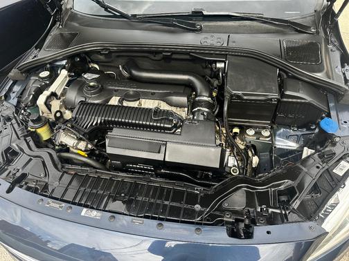 Blue 2014 Volvo S60 T5 Platinum