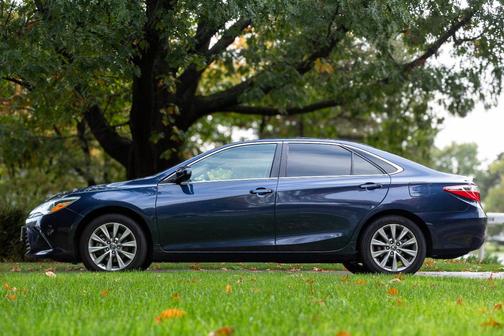 Blue 2017 Toyota Camry XLE