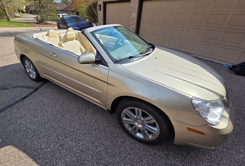 Gold 2008 Chrysler Sebring Limited