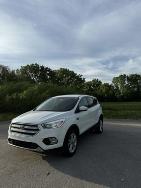 White 2019 Ford Escape SE
