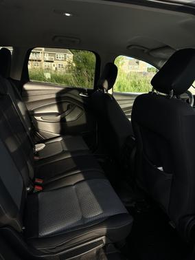 White 2019 Ford Escape SE