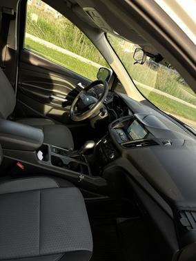 White 2019 Ford Escape SE