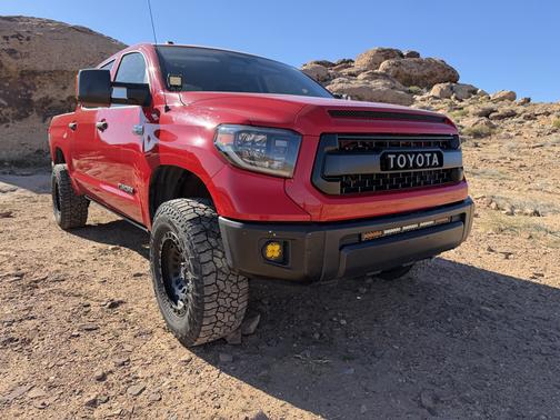 Red 2016 Toyota Tundra SR5