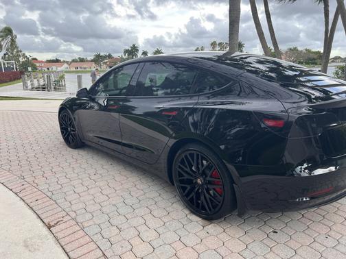 Black 2022 Tesla Model 3 Performance