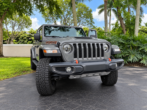 Gray 2023 Jeep Gladiator Mojave