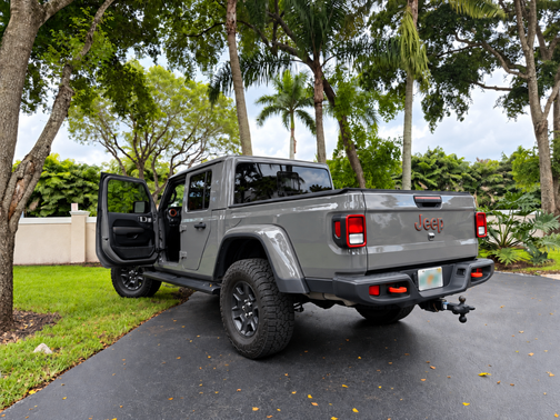 Gray 2023 Jeep Gladiator Mojave