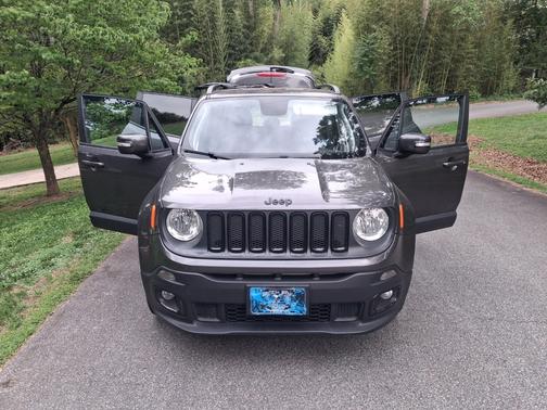 Gray 2018 Jeep Renegade Altitude