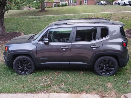 Gray 2018 Jeep Renegade Altitude