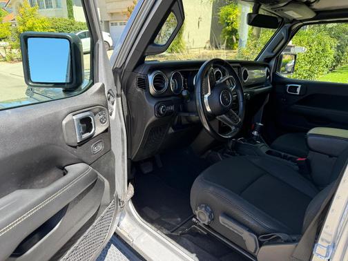 Silver 2014 Jeep Wrangler Unlimited Sport