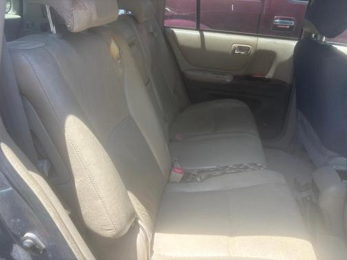 Silver 2004 Toyota Highlander Base