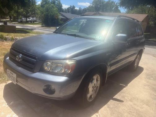 Silver 2004 Toyota Highlander Base