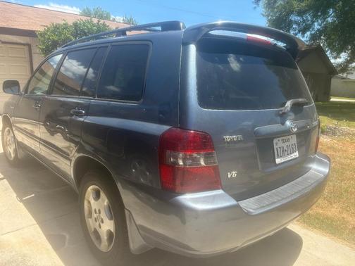 Silver 2004 Toyota Highlander Base