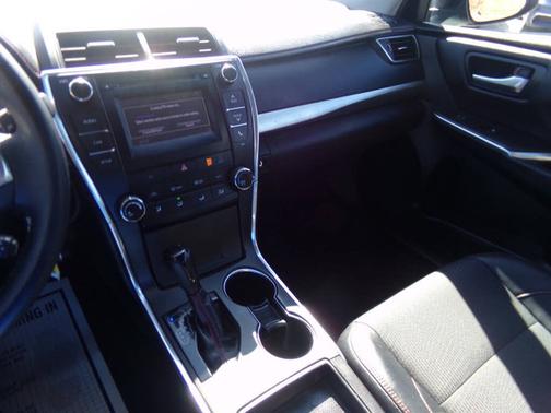 Black 2017 Toyota Camry SE
