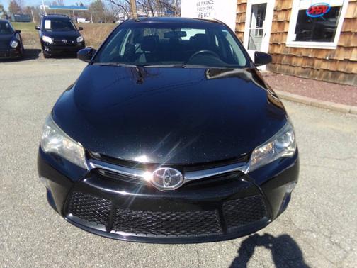 Black 2017 Toyota Camry SE